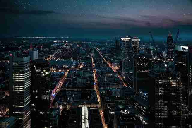 剧组瑜伽：果冻传媒现场舒压新潮流